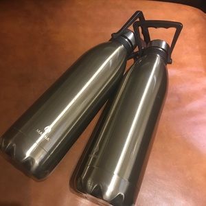 (2) 2-litre Thermoses by Manna